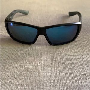 Costa Tuna Alley 580 with Case